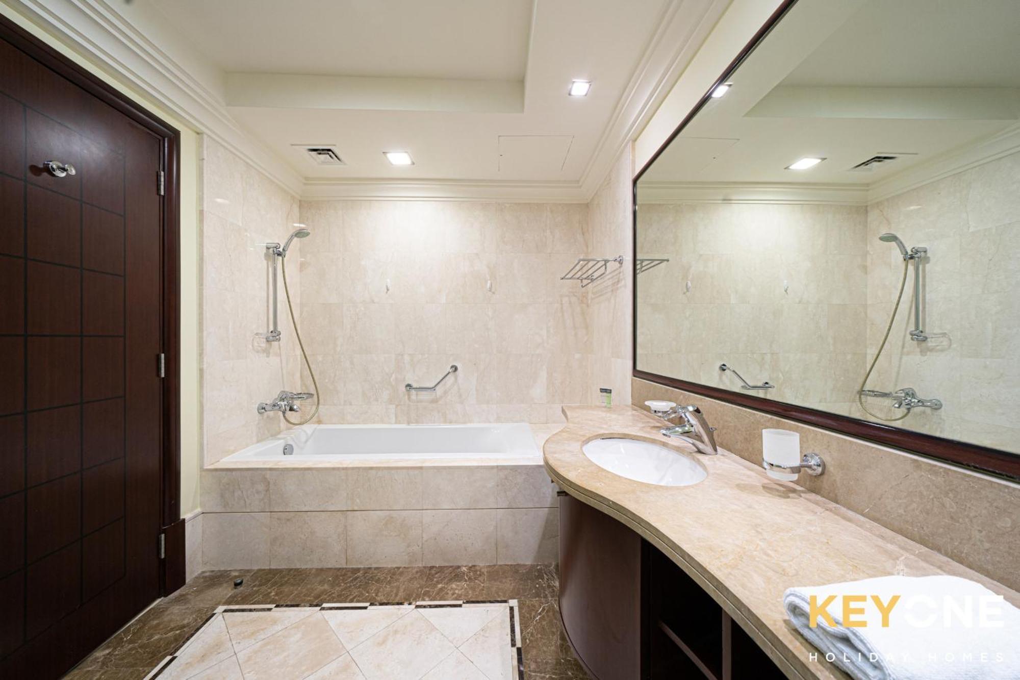 Apartment Grandeur Living 2Br Plus Maid With Beach Access *