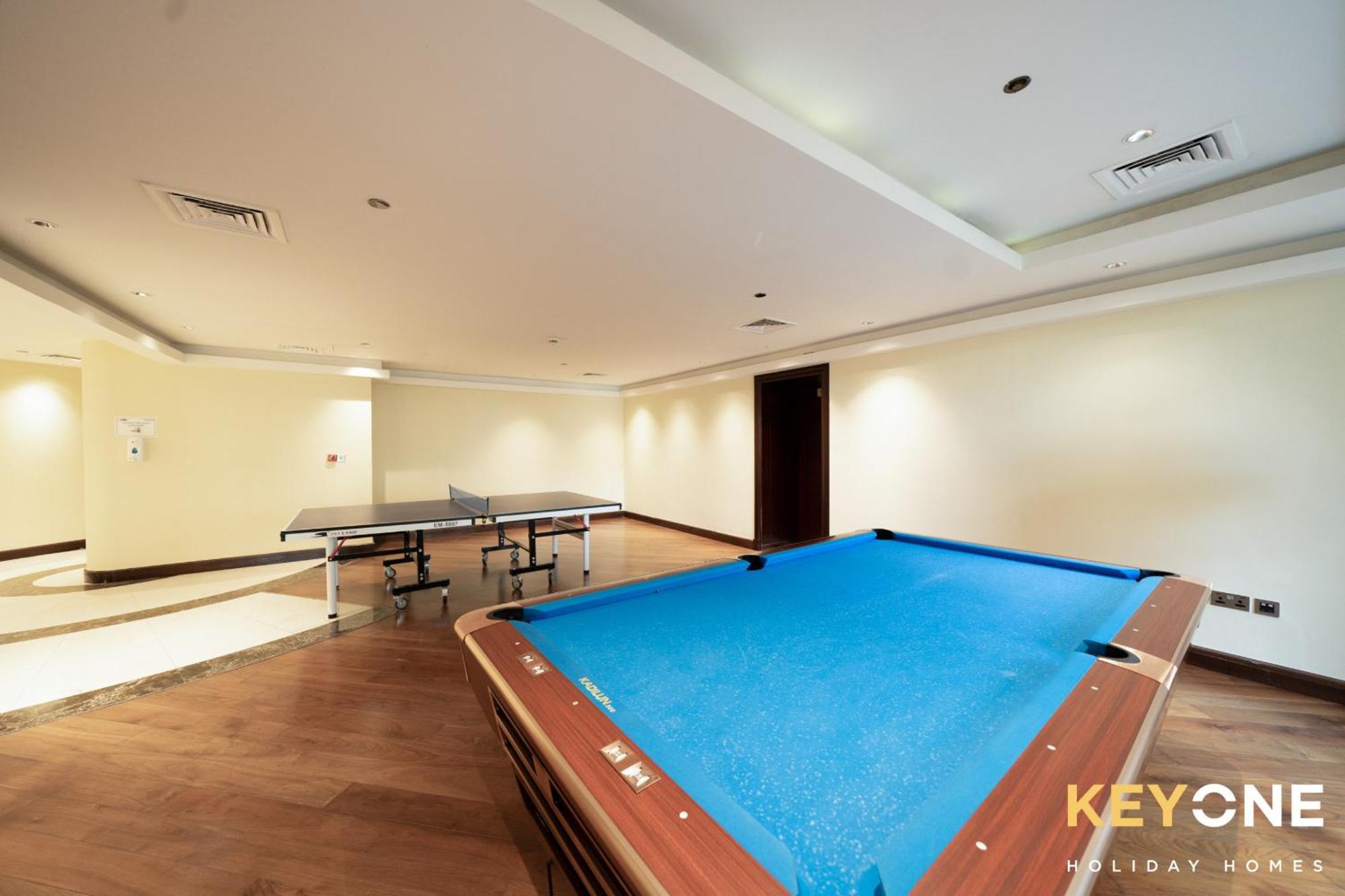 Grandeur Living 2Br Plus Maid With Beach Access Apartment