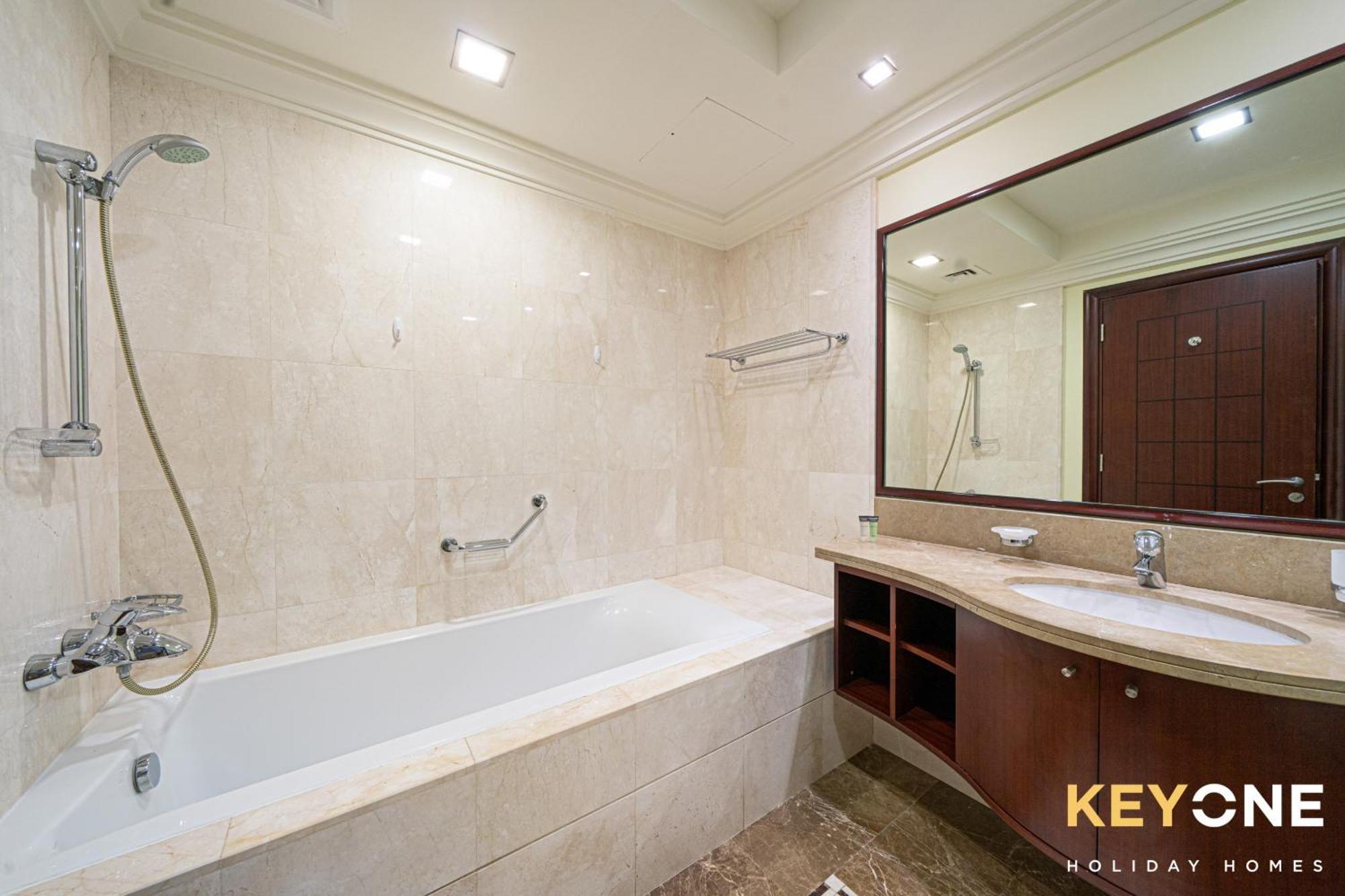 Grandeur Living 2Br Plus Maid With Beach Access